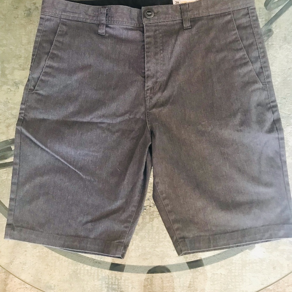 Volcom shorts - Picture 2 of 4